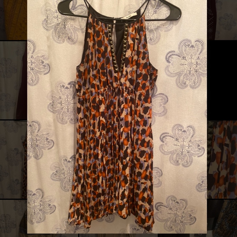Printed mid thigh dress (mid thigh if your 5’7/5’8)